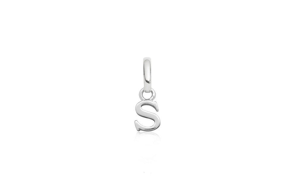 Pendant in the letter 'S'
